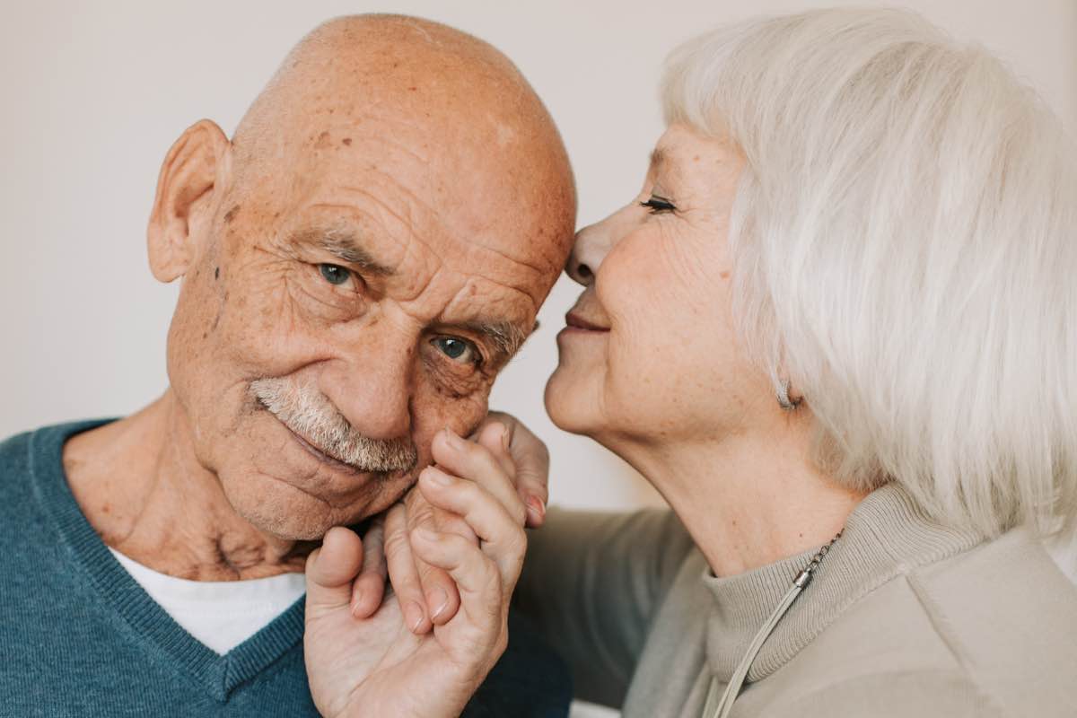 couple personnes agées charge mentale des aidants