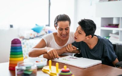Accompagner un enfant neuro-atypique : comment structurer le suivi à domicile ?